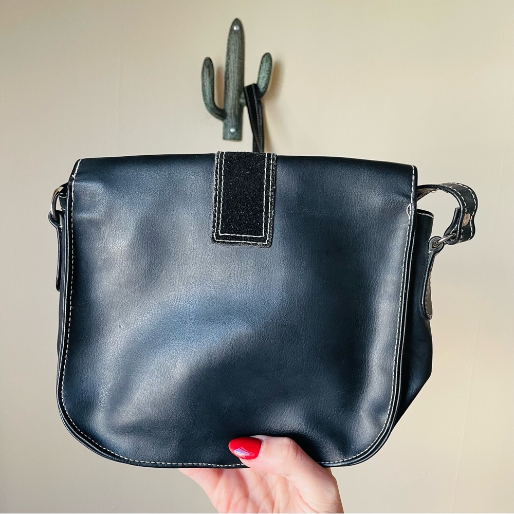 Vintage Western Buckle Faux Leather Crossbody Bag - Picture 3 of 5